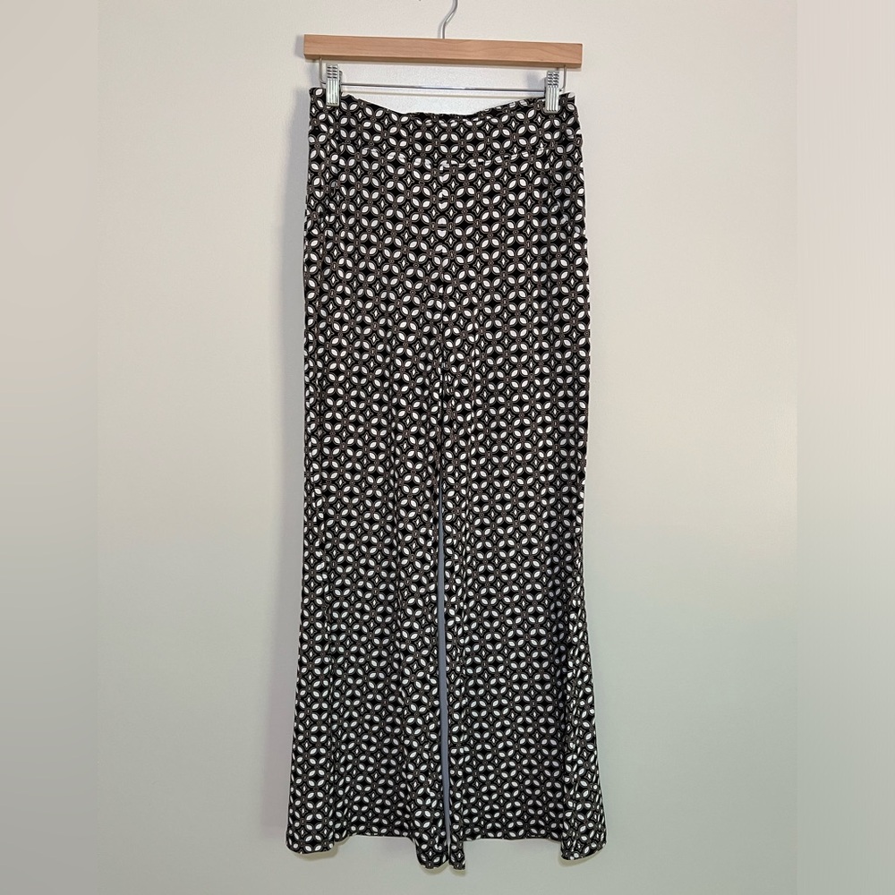 Joseph Ribkoff flare pants Size 4 white, black, brown with pockets